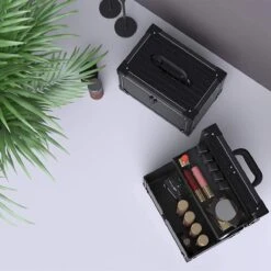 Make Up Koffer- Make Up Organizer- Beautycase -zwart -Make-upkoffer- Multifunctionele Koffer- Make-upkoffer- Sieradenkoffer- Kapperskoffer- Afneembare Schouderriem- Klassieke Zwarte Beautycase 13 Make Up Koffer- Make Up Organizer- Beautycase -zwart -Make-upkoffer- Multifunctionele Koffer- Make-upkoffer- Sieradenkoffer- Kapperskoffer- Afneembare Schouderriem- Klassieke Zwarte Beautycase -Max Factor Winkel 1200x1200 1117