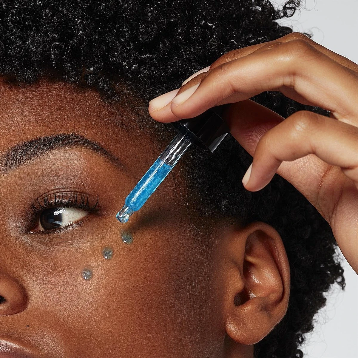 L’Oréal Paris Infalilible Prep Serum Magic Essence Drops - Vloeibare Primer 4 L’Oréal Paris Infalilible Prep Serum Magic Essence Drops - Vloeibare Primer - Afbeelding 2