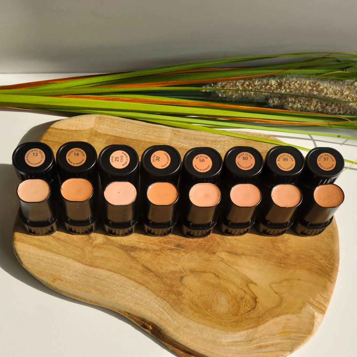 Max Factor Pan Stik - Bisque Ivory 7 Max Factor Pan Stik - Bisque Ivory - Afbeelding 5