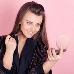 Led-verlichte Oplaadbare Compacte Make-up Spiegel Rond |1 X 2 X Vergroting | Make-upspiegel | Zakspiegel | Handspiegel | Reisspiegel | Dimbaar|als Cadeau | USB-lader | Rond | Zwart 16 Led-verlichte Oplaadbare Compacte Make-up Spiegel Rond |1 X 2 X Vergroting | Make-upspiegel | Zakspiegel | Handspiegel | Reisspiegel | Dimbaar|als Cadeau | USB-lader | Rond | Zwart -Max Factor Winkel 1200x1200 864