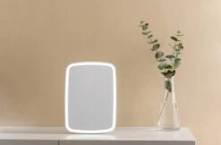 Jordan & Judy Make-upspiegel Met Verlichting - Oplaadbaar - Led Spiegel Make Up Met Touch Switch - Staand Spiegel 13 Jordan & Judy Make-upspiegel Met Verlichting - Oplaadbaar - Led Spiegel Make Up Met Touch Switch - Staand Spiegel -Max Factor Winkel 1200x788 1