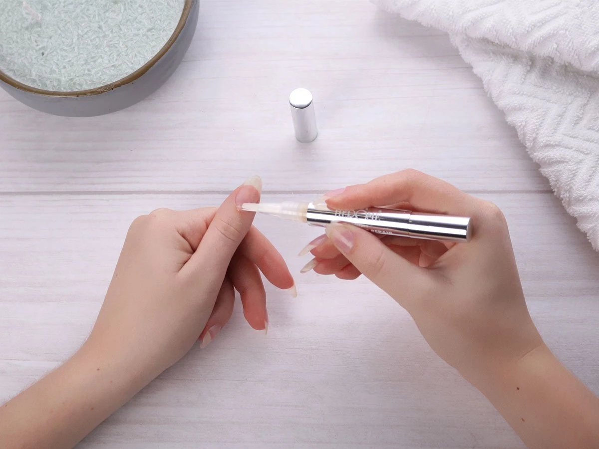 Herome Natural Nails Set - Nagelverzorging - Incl. Nagelvijl, Nail Whitener, Base Coat En Wonderpen - Voor Beschadigde Nagels 13 Herome Natural Nails Set - Nagelverzorging - Incl. Nagelvijl, Nail Whitener, Base Coat En Wonderpen - Voor Beschadigde Nagels - Afbeelding 11