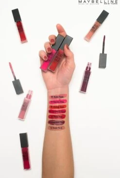 Maybelline Vivid Matte Liquid - 35 Rebel Red - Rood - Lippenstift -Max Factor Winkel 807x1200