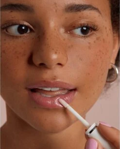 Labello Caring Lip Oil Dress Nude - 5.5 Ml -Max Factor Winkel 962x1200